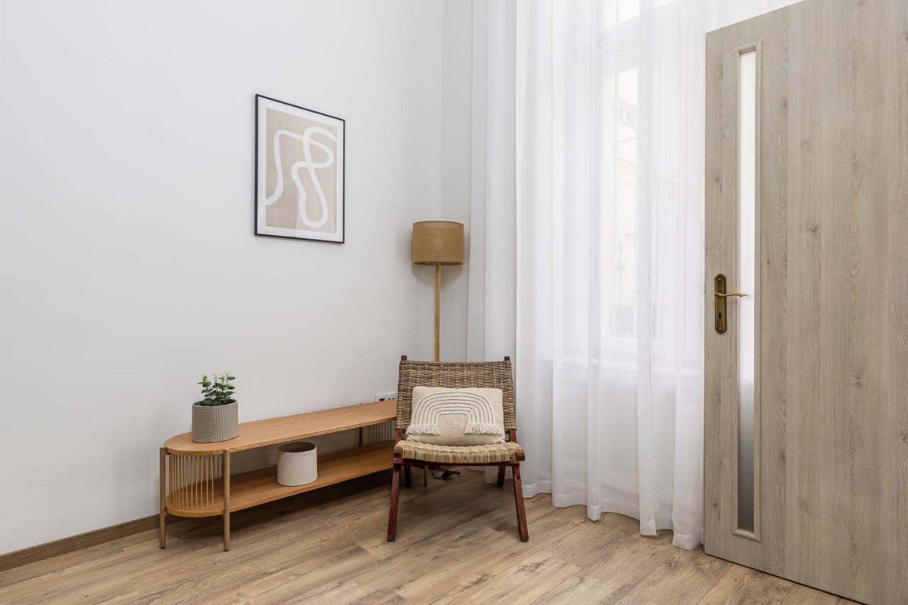City Center Apartment With Balcony Budapest Eksteriør bilde